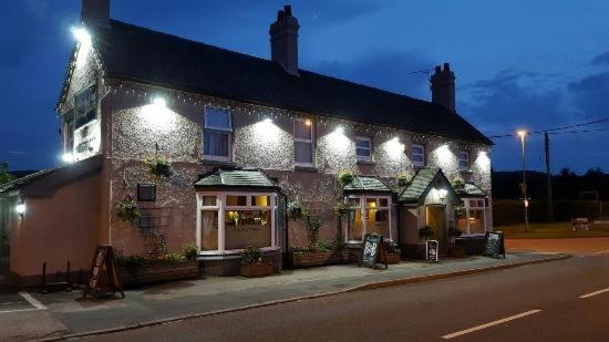 Hotel The Huntsman Cheadle  Zewnętrze zdjęcie